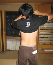 お着替え中